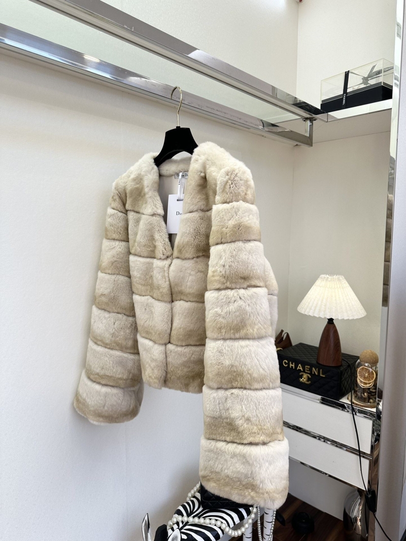 chr1st1an D10r outwear